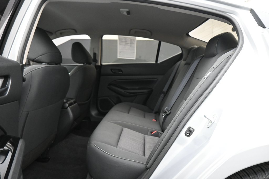 Used 2023 Nissan Altima 2.5 SV FWD image 13