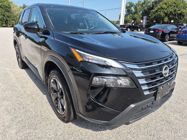Used 2025 Nissan Rogue SV FWD image 9
