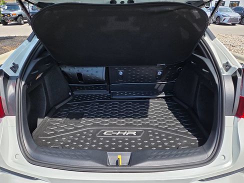 Used 2021 Toyota C-HR XLE FWD image 28