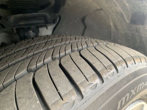 Used 2025 Volvo XC40 B5 Plus image 12