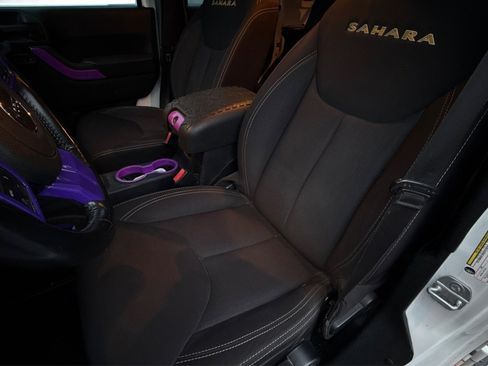 Used 2013 Jeep Wrangler Unlimited Sahara w/ Connectivity Group image 10