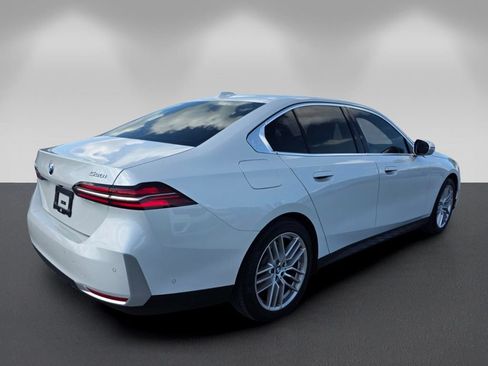 Certified 2025 BMW 530i RWD image 4