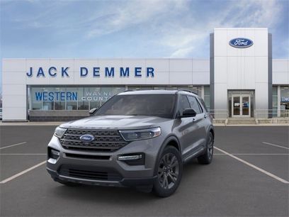 New 2023 Ford Explorer XLT w/ Equipment Group 202A