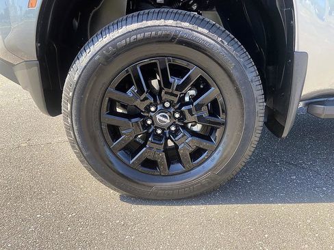 Certified 2024 Nissan Frontier SL w/ Technology Package AWD/4WD image 8