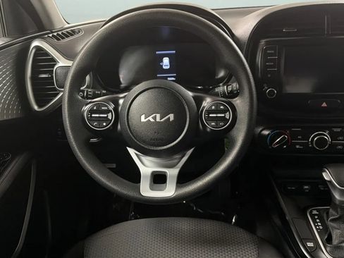 Used 2023 Kia Soul LX w/ LX Technology Package FWD image 10