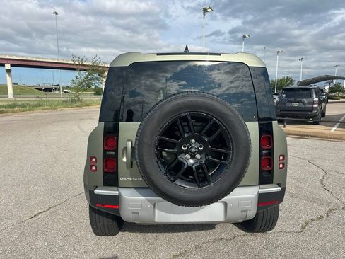 Used 2025 Land Rover Defender 110 S AWD/4WD image 4