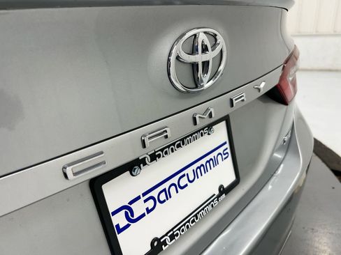 Used 2022 Toyota Camry SE image 25