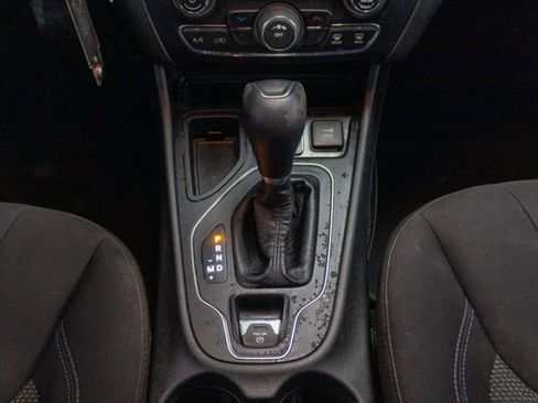 Used 2020 Jeep Cherokee Latitude image 15