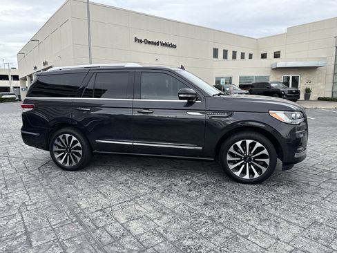 Used 2023 Lincoln Navigator Reserve AWD/4WD image 8