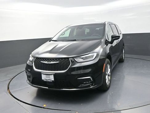New 2026 Chrysler Pacifica Select image 5