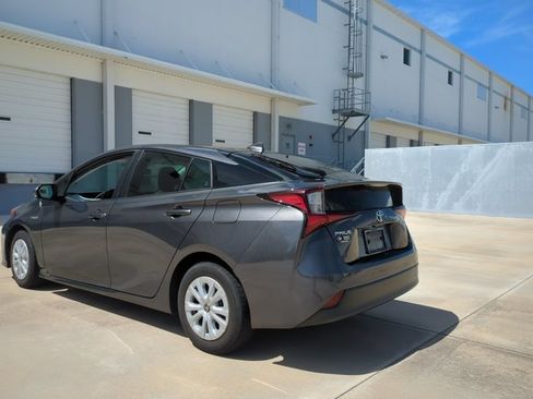 Certified 2019 Toyota Prius LE FWD image 7