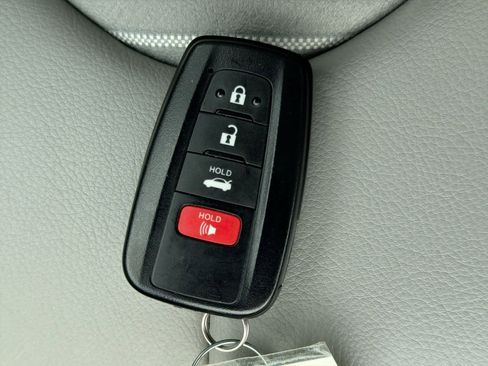 Used 2019 Toyota Camry SE image 35