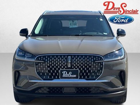 Used 2025 Lincoln Aviator Reserve w/ Equipment Group 201A AWD/4WD image 2
