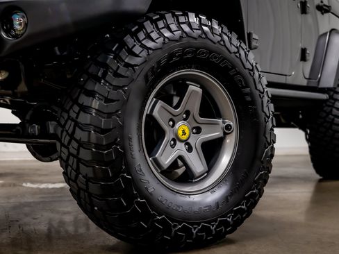 Used 2014 Jeep Wrangler Unlimited Rubicon w/ Max Tow Package AWD/4WD image 27