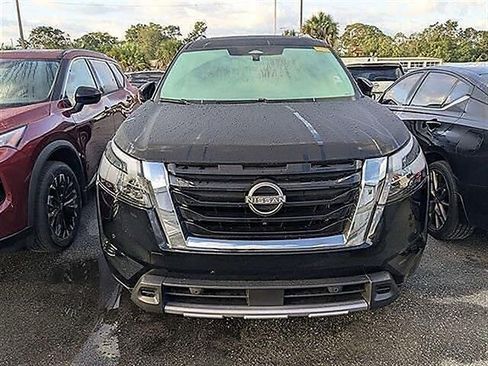 Used 2025 Nissan Pathfinder Platinum AWD/4WD image 2