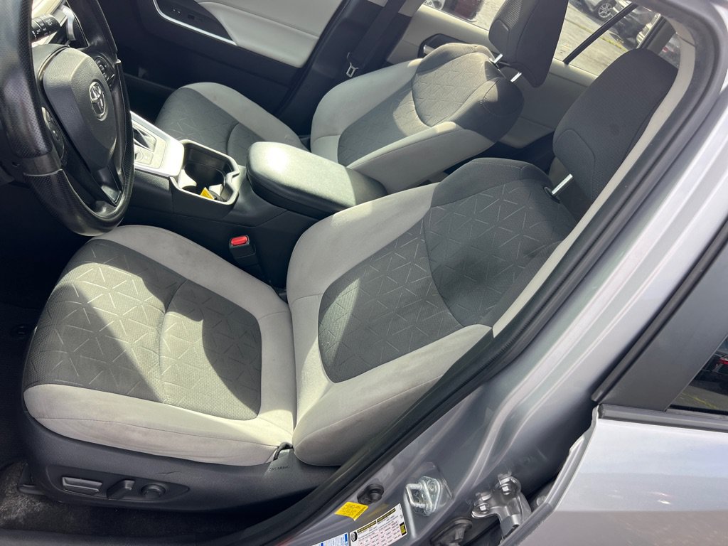 Used 2021 Toyota RAV4 XLE AWD/4WD image 11