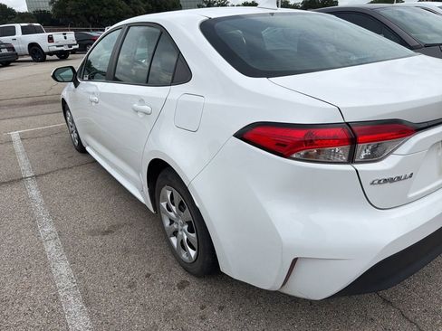 Used 2025 Toyota Corolla LE FWD image 8