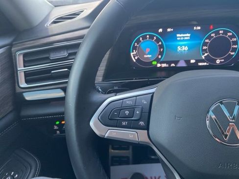 Used 2025 Volkswagen Atlas SEL Premium R-Line image 19