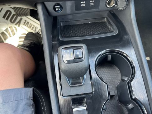 Used 2025 Nissan Rogue SV image 39