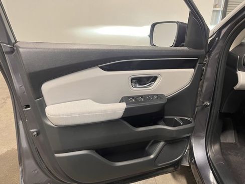 Used 2023 Honda Pilot LX image 24