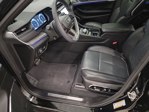 Used 2024 Jeep Grand Cherokee Overland w/ Luxury Tech Group IV image 11