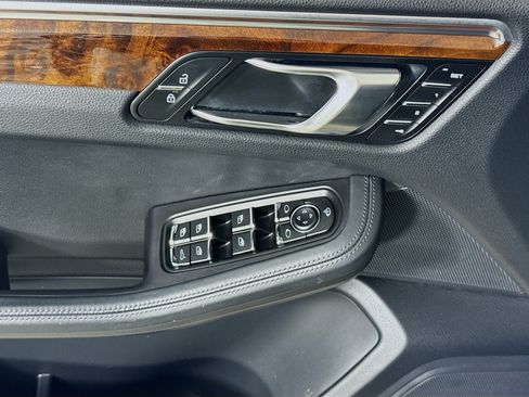 Certified 2022 Porsche Macan S image 11