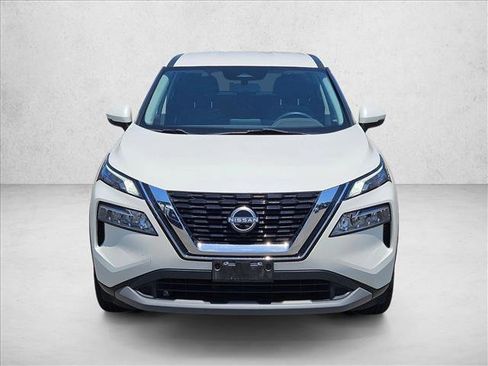 Used 2022 Nissan Rogue SV FWD image 2