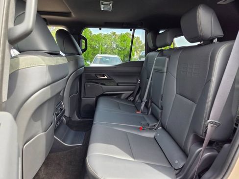 Used 2024 Lexus GX 550 AWD/4WD image 13