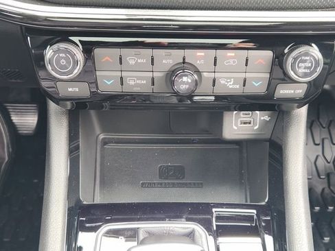 New 2026 Jeep Compass Limited w/ Sun, Sound & Navigation Group image 14