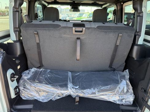 Used 2024 Jeep Wrangler Sport S AWD/4WD image 9