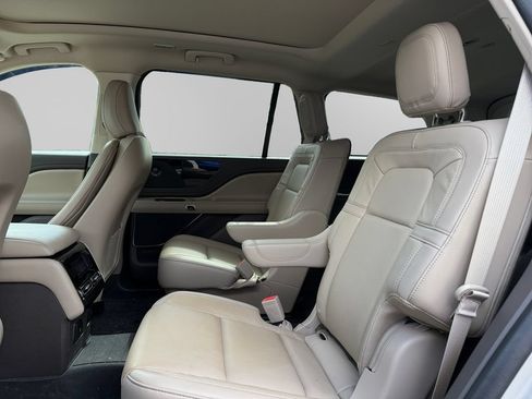 Used 2023 Lincoln Aviator Reserve RWD image 13