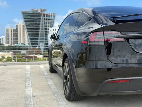 Used 2022 Tesla Model X Plaid image 21