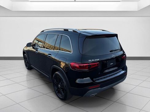 Used 2021 Mercedes-Benz GLB 250 4MATIC w/ Premium Package image 9