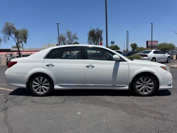 Used 2012 Toyota Avalon Limited FWD image 2