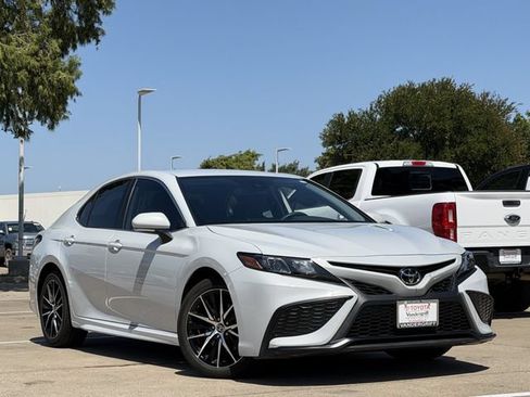 Used 2024 Toyota Camry SE w/ Convenience Package FWD image 2
