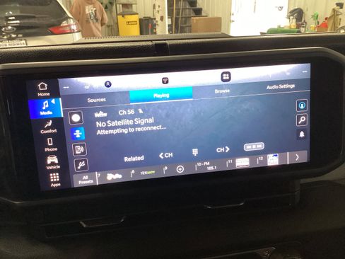 Used 2024 Jeep Gladiator Sport image 23