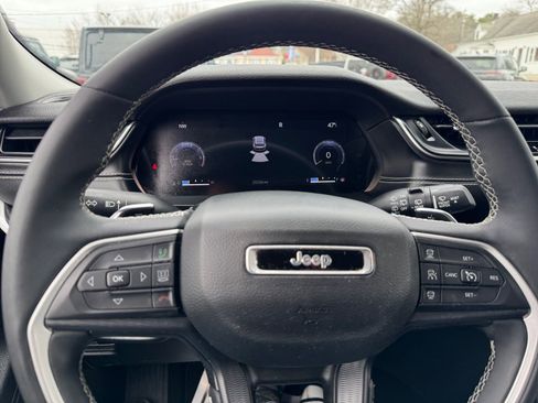 Used 2023 Jeep Grand Cherokee L Laredo w/ Luxury Tech Group I image 32