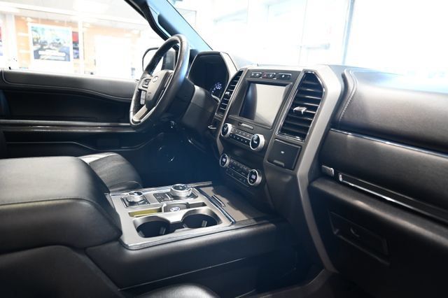 Used 2020 Ford Expedition XLT w/ Equipment Group 202A AWD/4WD image 14