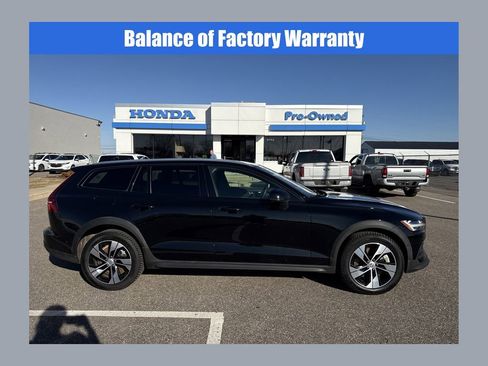 Used 2024 Volvo V60 B5 Cross Country Plus AWD/4WD image 1
