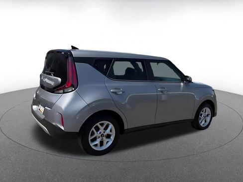Used 2025 Kia Soul LX w/ LX Technology Package FWD image 14