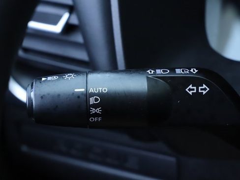 Used 2023 Nissan Rogue S image 34