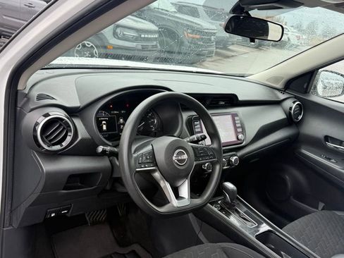 Used 2023 Nissan Kicks SV image 4
