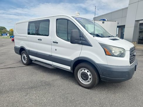 Used 2016 Ford Transit 250 130 Low Roof RWD image 4