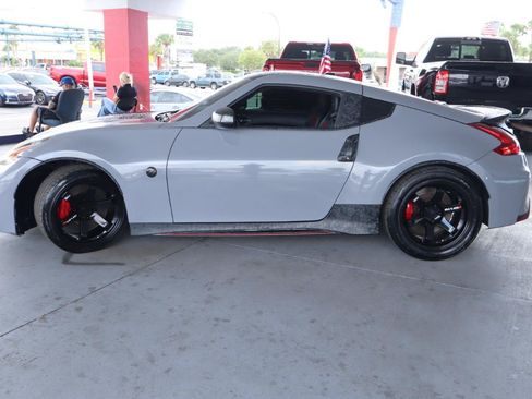 Used 2020 Nissan 370Z NISMO RWD image 10