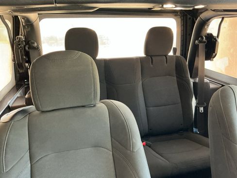 Used 2019 Jeep Wrangler Sport AWD/4WD image 15