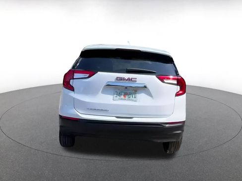 Used 2024 GMC Terrain SLE image 12