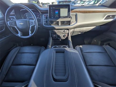 Used 2024 Chevrolet Suburban Premier image 12