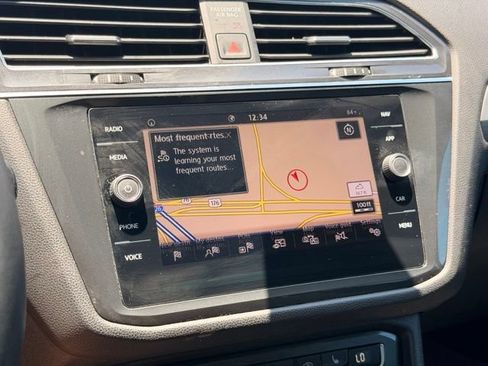 Used 2020 Volkswagen Tiguan SEL FWD image 33