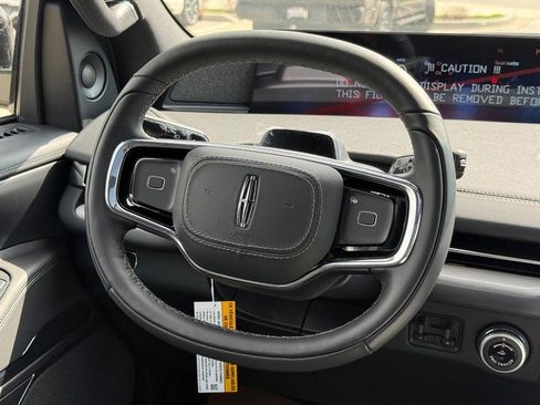 New 2026 Lincoln Navigator Reserve AWD/4WD image 10