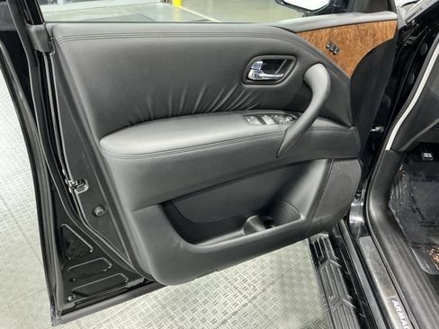 Used 2024 Nissan Armada SL w/ Captain's Chairs Package image 32